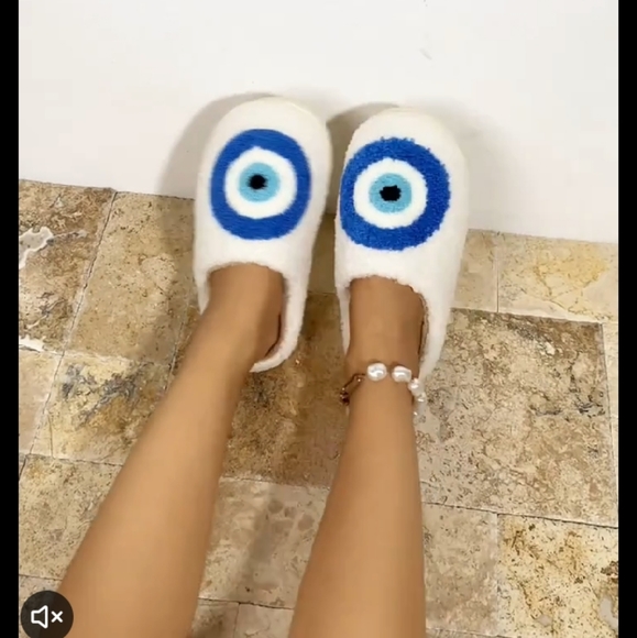 Soft & Cozy Boho Brand New Lucky Evil Eye of Protection Plush Sherpa Slippers - Picture 11 of 15